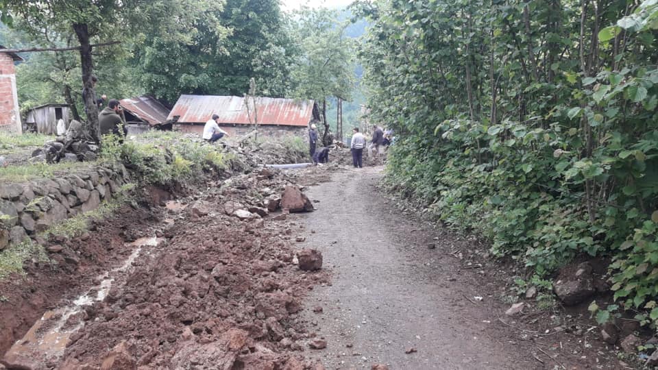 Yo�unoluk Mahallesi Kalenderli Sokakta Koruge Boru Cal��malar�